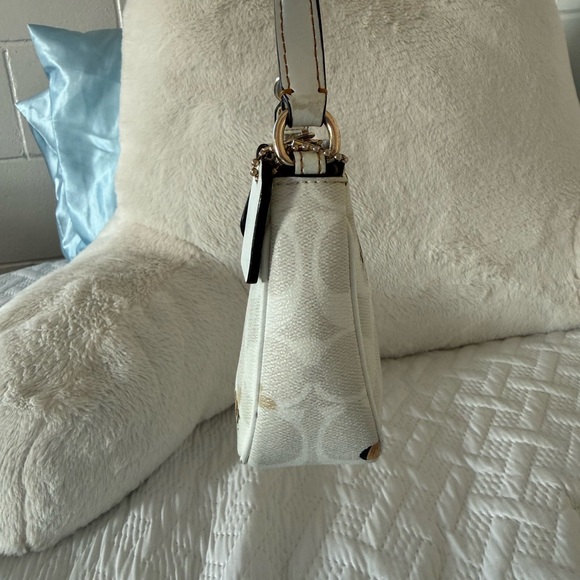 Coach Nolita 19 with bee print! - Picture 4 of 7